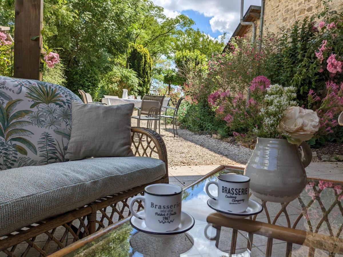 3 Self-Contained Gites With Pool And Games Room Saint-Georges-de-Noisné Eksteriør bilde