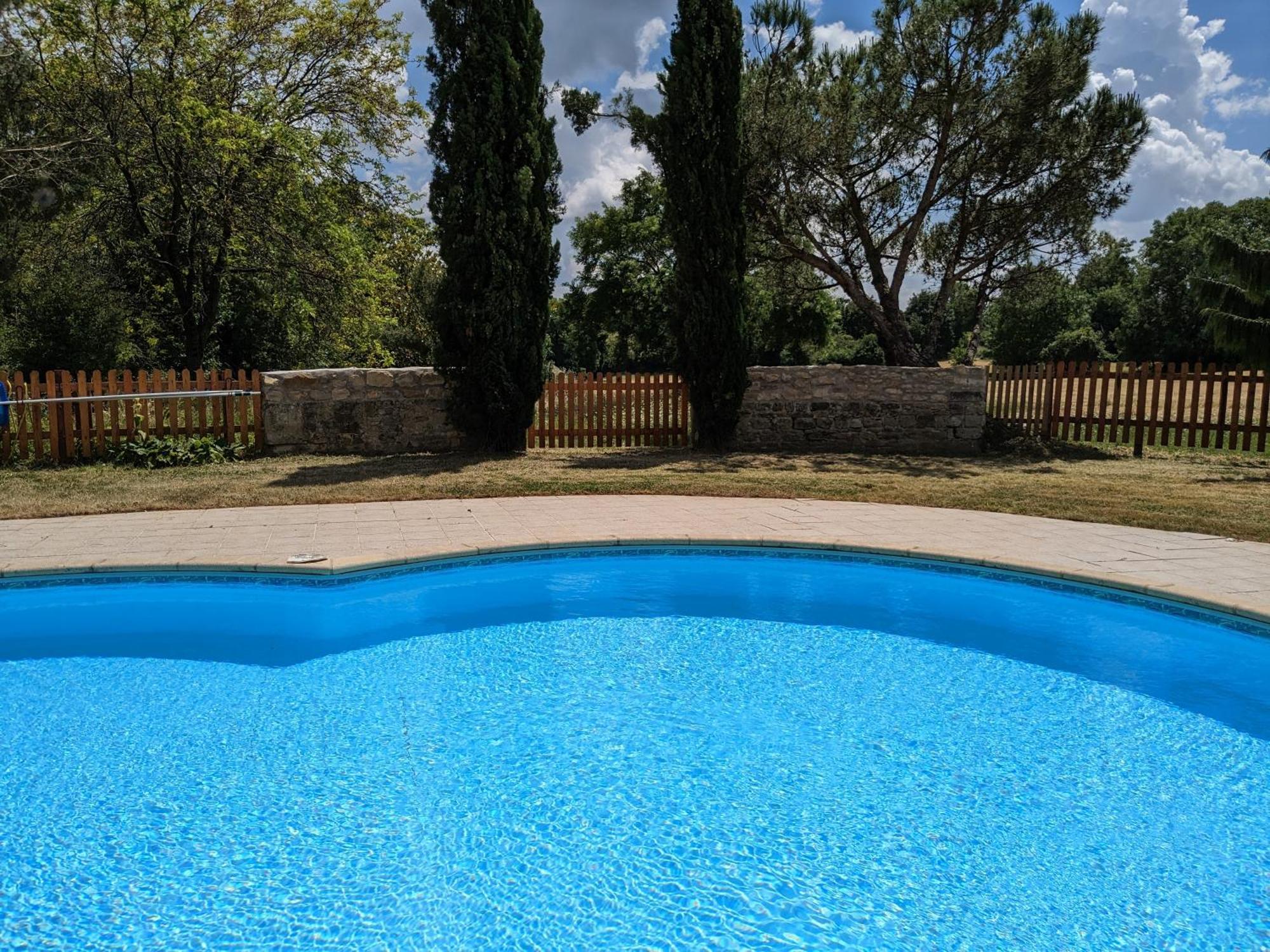 3 Self-Contained Gites With Pool And Games Room Saint-Georges-de-Noisné Eksteriør bilde